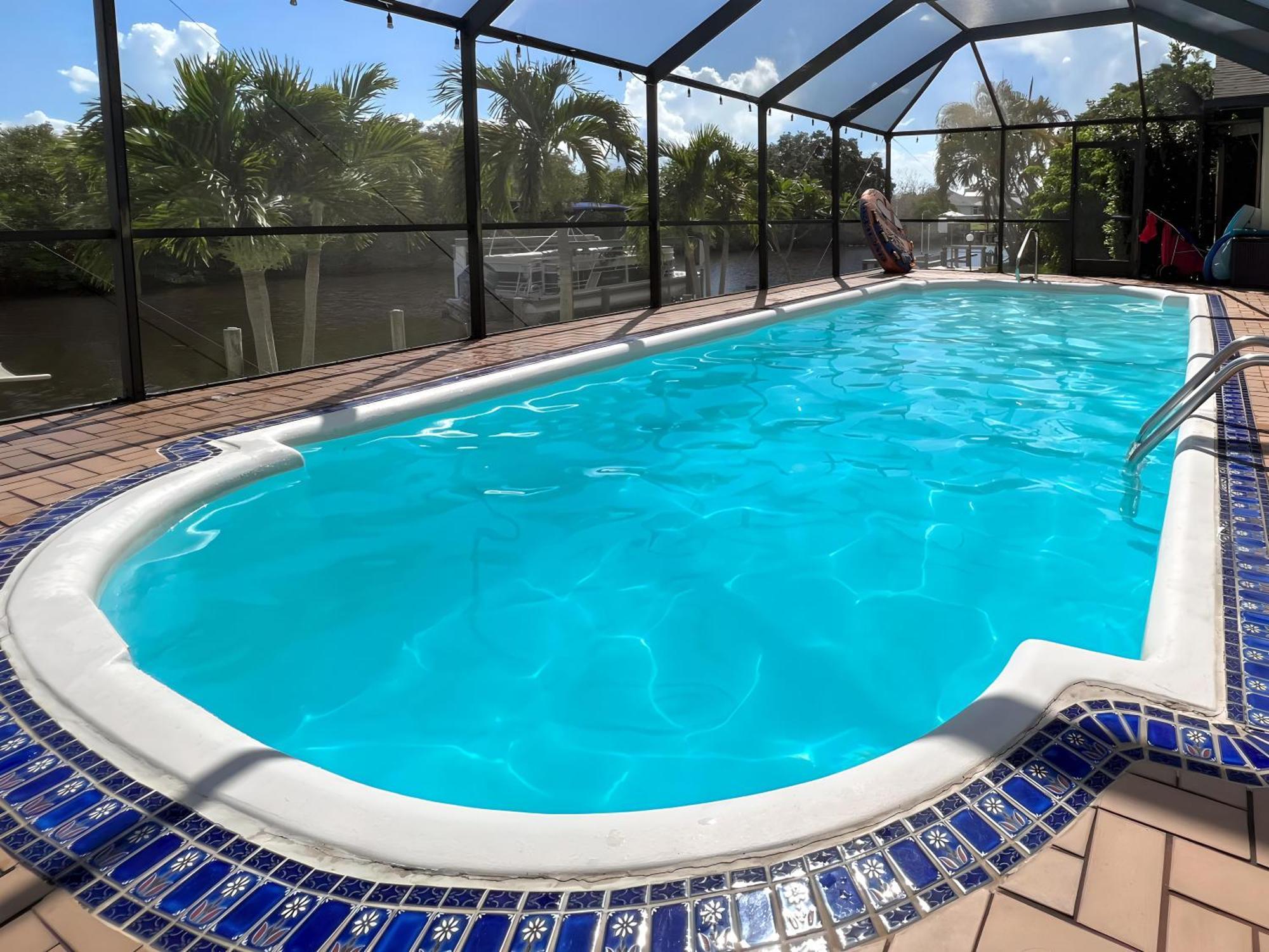 House With A Boatyour Private Waterfront Resort Port Charlotte Exterior foto